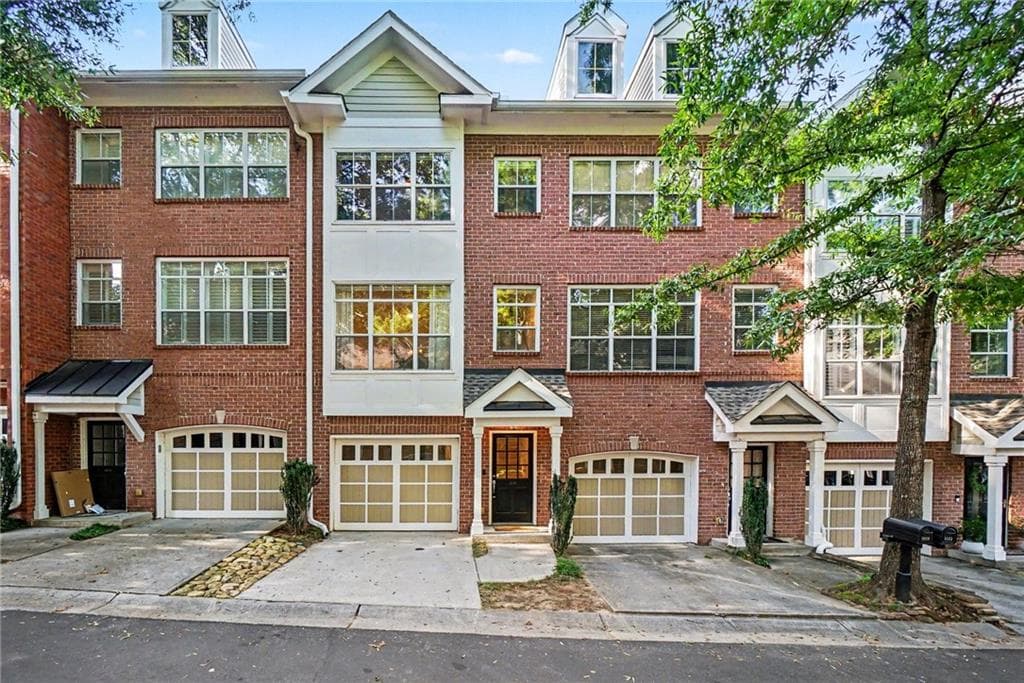 2 bedroom, 2 bathroom, 1,102 sq ft townhouse sold at 1128 Glenridge Place, Atlanta, GA 30342