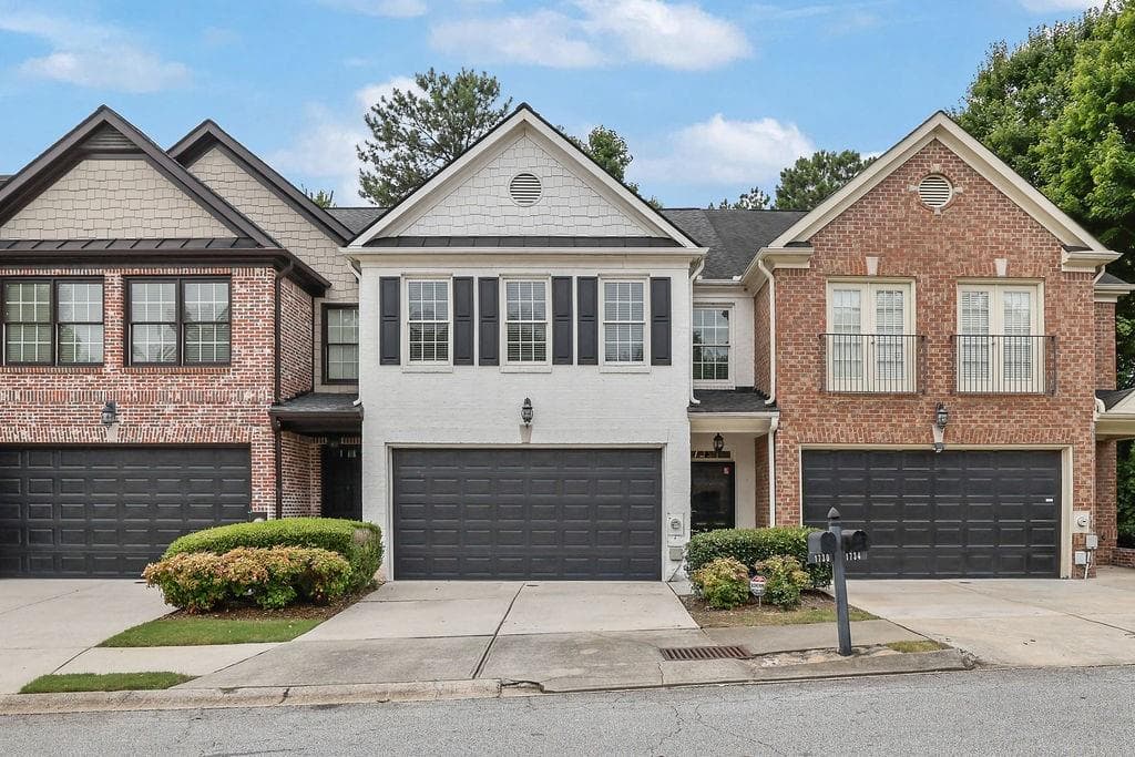 3 bedroom, 3 bathroom, 1,799 sq ft townhouse sold at 1730 Oakbrook Lake Drive, Norcross, GA 30093