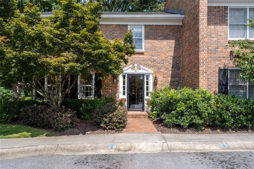 3 bedroom, 3 bathroom, 1,944 sq ft townhouse sold at 4545 Wieuca Road 20, Atlanta, GA 30342