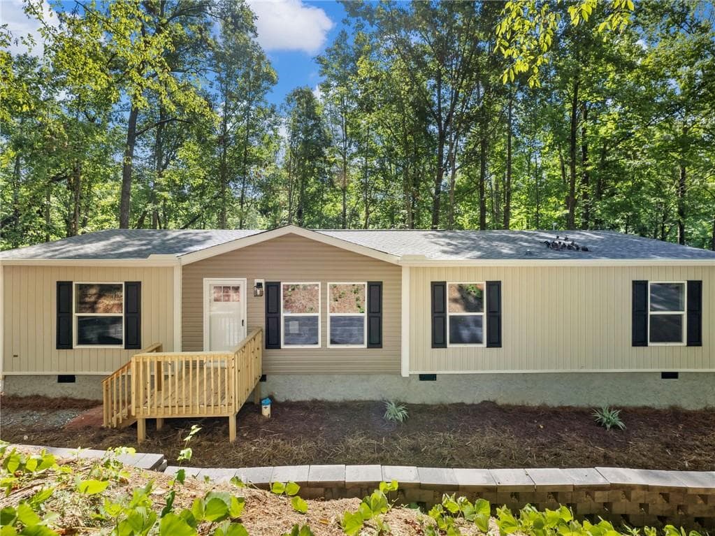 4 bedroom, 2 bathroom, 1,568 sq ft single family residence for sale at 5377 Stillwater Lane, Braselton, GA 30517