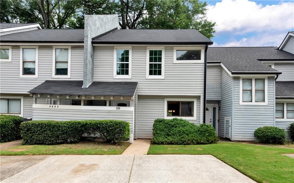 2 bedroom, 3 bathroom, 1,392 sq ft townhouse under contract at 3225 Tennington Place, Lawrenceville, GA 30044