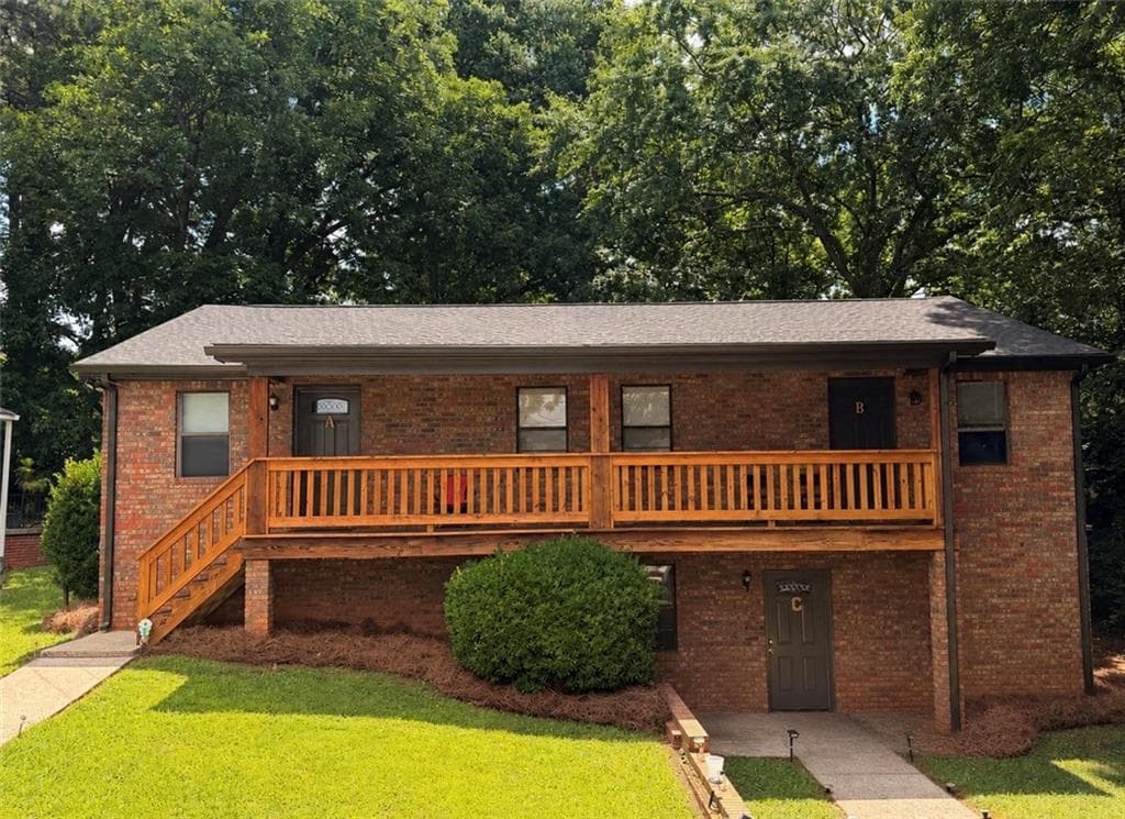 triplex under contract at 1532 Rosewood Circle, Marietta, GA 30067