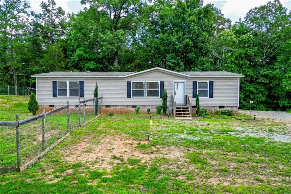 3 bedroom, 2 bathroom, 1,456 sq ft single family residence sold at 526 Silver Falls Road, Cleveland, GA 30528