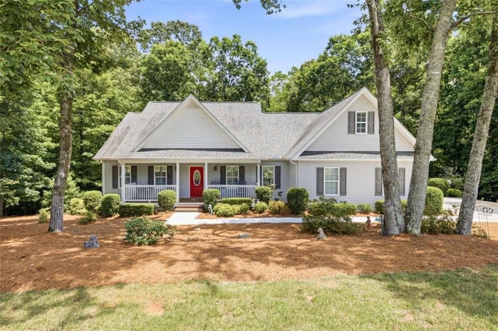 3 bedroom, 2 bathroom, 2,216 sq ft single family residence sold at 215 Parkwood Place Circle, Cornelia, GA 30531