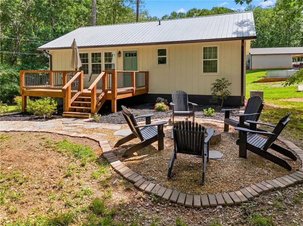 2 bedroom, 1 bathroom, 1,288 sq ft single family residence under contract at 299 E Price Creek Road, Jasper, GA 30143