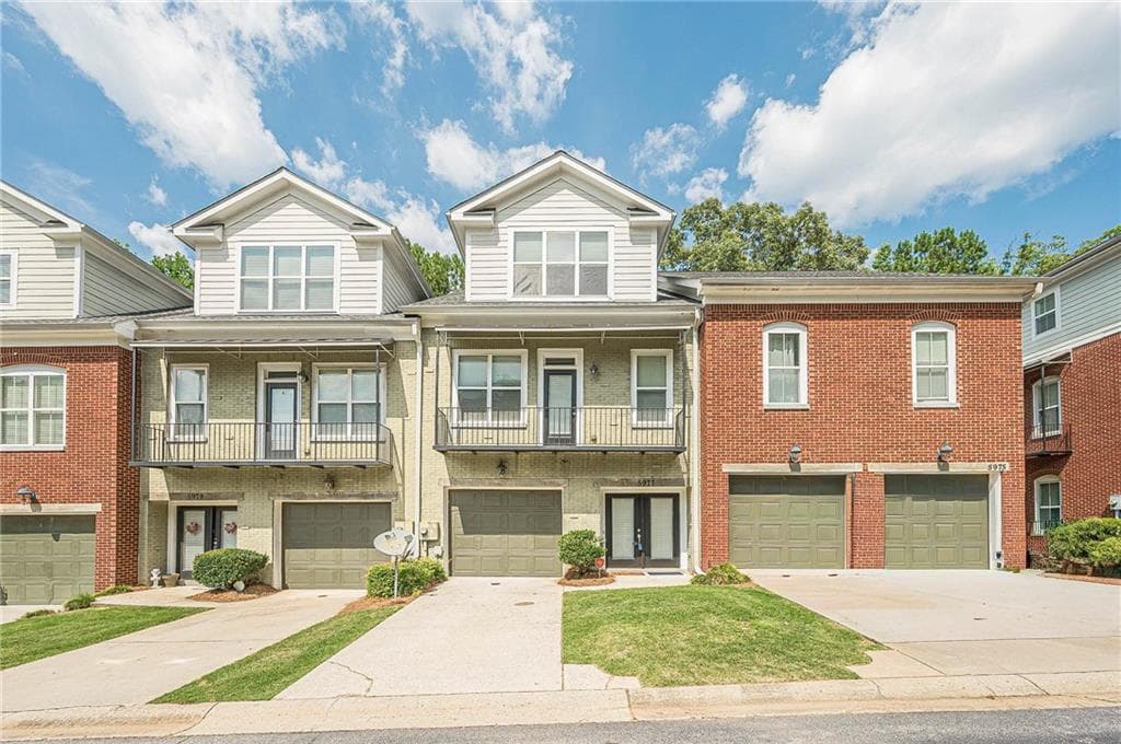 2 bedroom, 3 bathroom, 2,345 sq ft townhouse sold at 5977 Brookside Oak Circle, Norcross, GA 30093