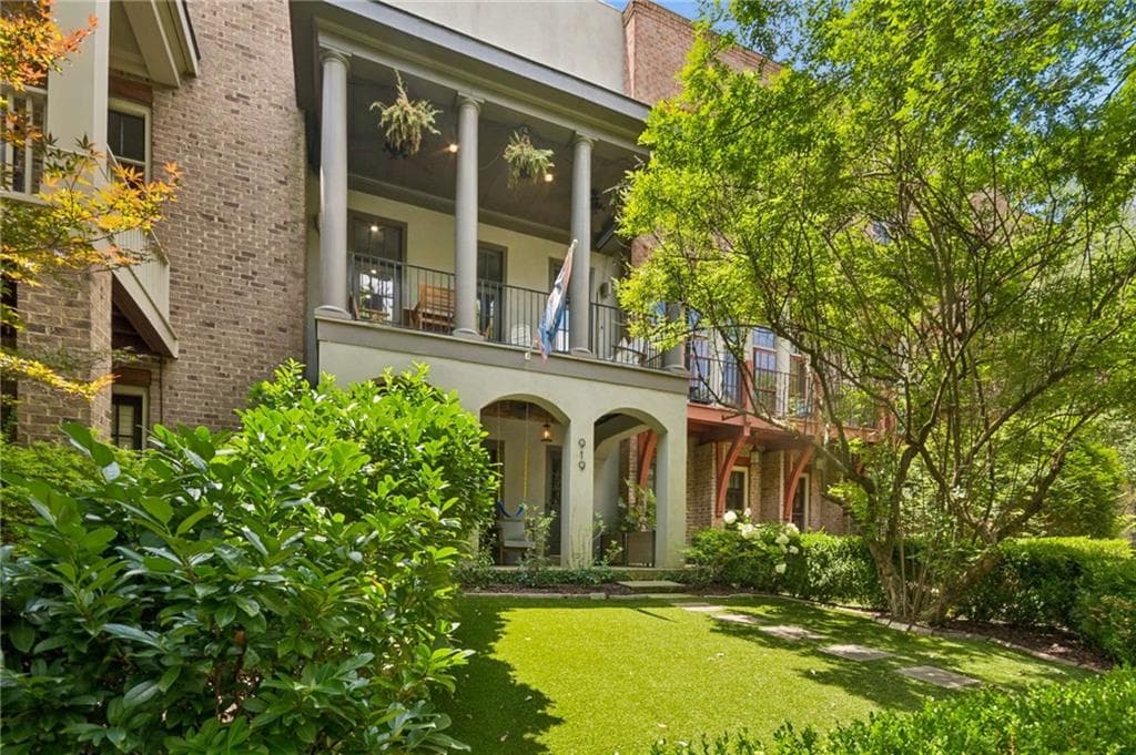 3 bedroom, 4 bathroom, 2,000 sq ft townhouse sold at 919 Faith Avenue 5, Atlanta, GA 30316