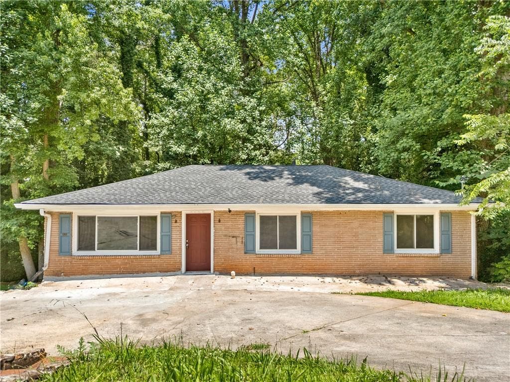 5 bedroom, 3 bathroom, 1,601 sq ft single family residence under contract at 4049 Green Oak Drive, Atlanta, GA 30340