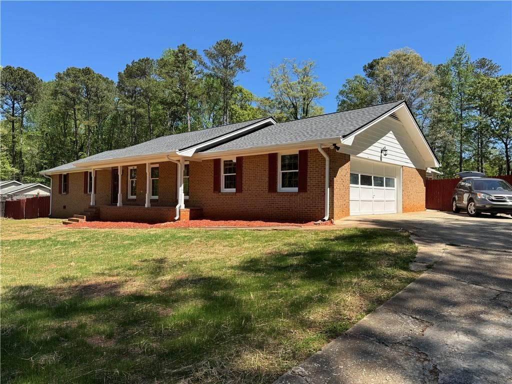 3 bedroom, 2 bathroom, 2,005 sq ft single family residence for sale at 700 Ponderosa Court, Fayetteville, GA 30214