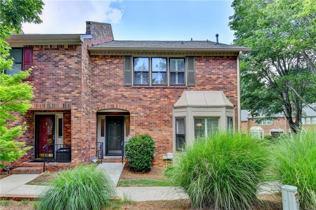 3 bedroom, 3 bathroom, 1,696 sq ft condominium sold at 6110 Windsor Trace Drive, Peachtree Corners, GA 30092