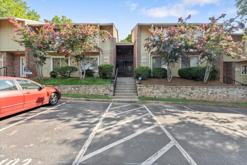 2 bedroom, 2 bathroom, 1,292 sq ft condominium for sale at 2192 Palmyra Drive, Marietta, GA 30062