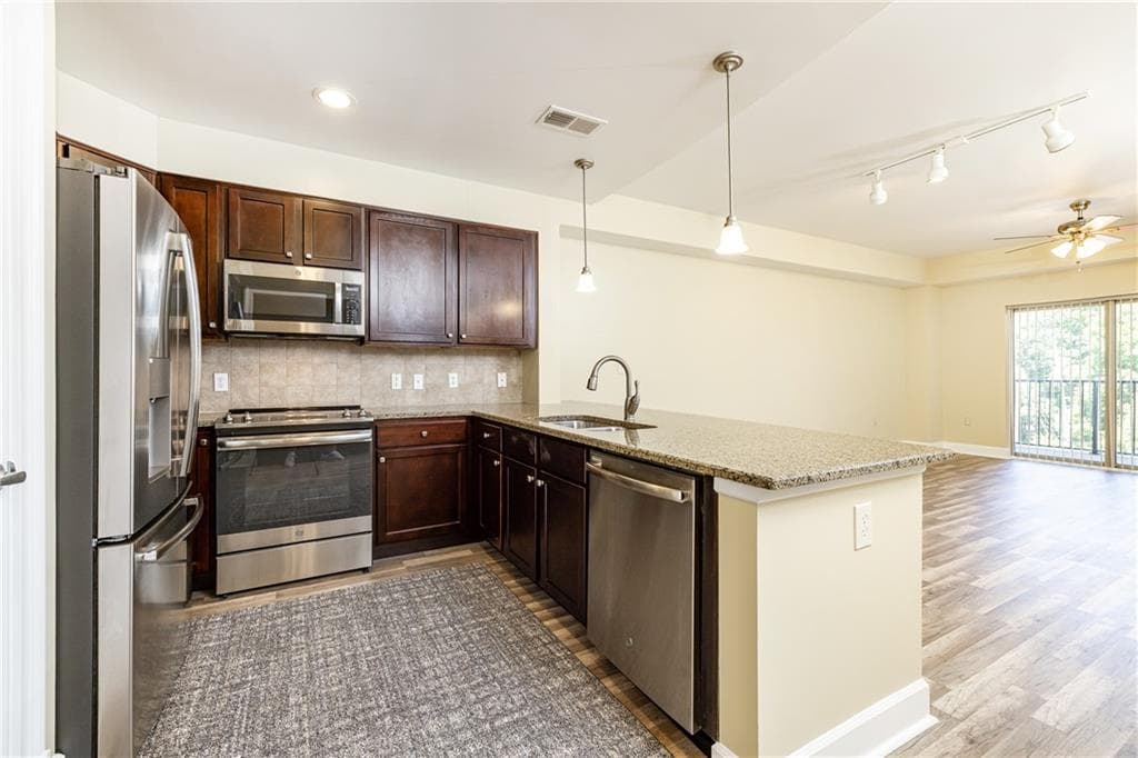 1 bedroom, 1 bathroom, 950 sq ft condominium for sale at 200 River Vista Drive 506, Atlanta, GA 30339