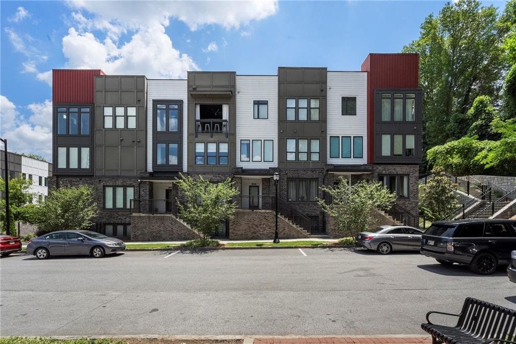 2 bedroom, 2 bathroom, 1,318 sq ft townhouse for rent at 371 Pratt Drive 207, Atlanta, GA 30315 for $3,200 a month
