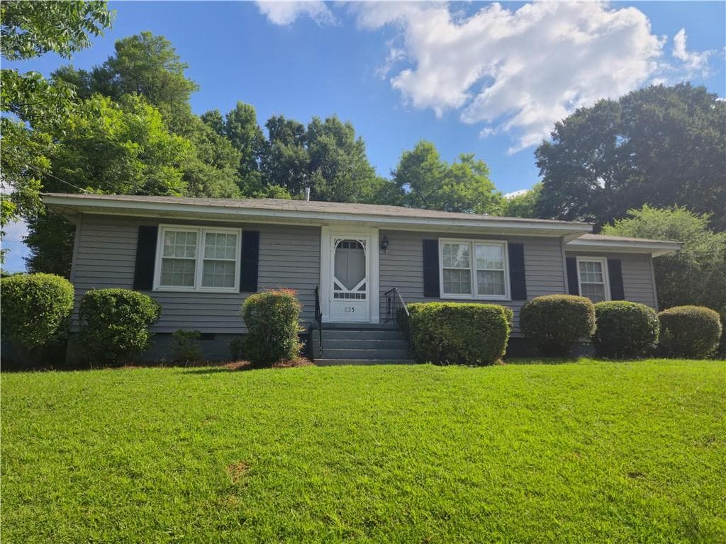 3 bedroom, 1 bathroom, 1,120 sq ft single family residence sold at 635 Burbank Circle, Smyrna, GA 30080