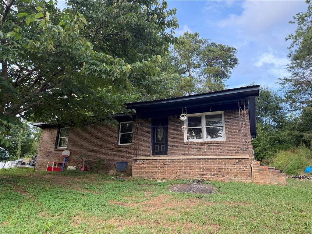 3 bedroom, 1 bathroom, 1,075 sq ft single family residence under contract at 1018 Scott Brown Road, Fairmount, GA 30139