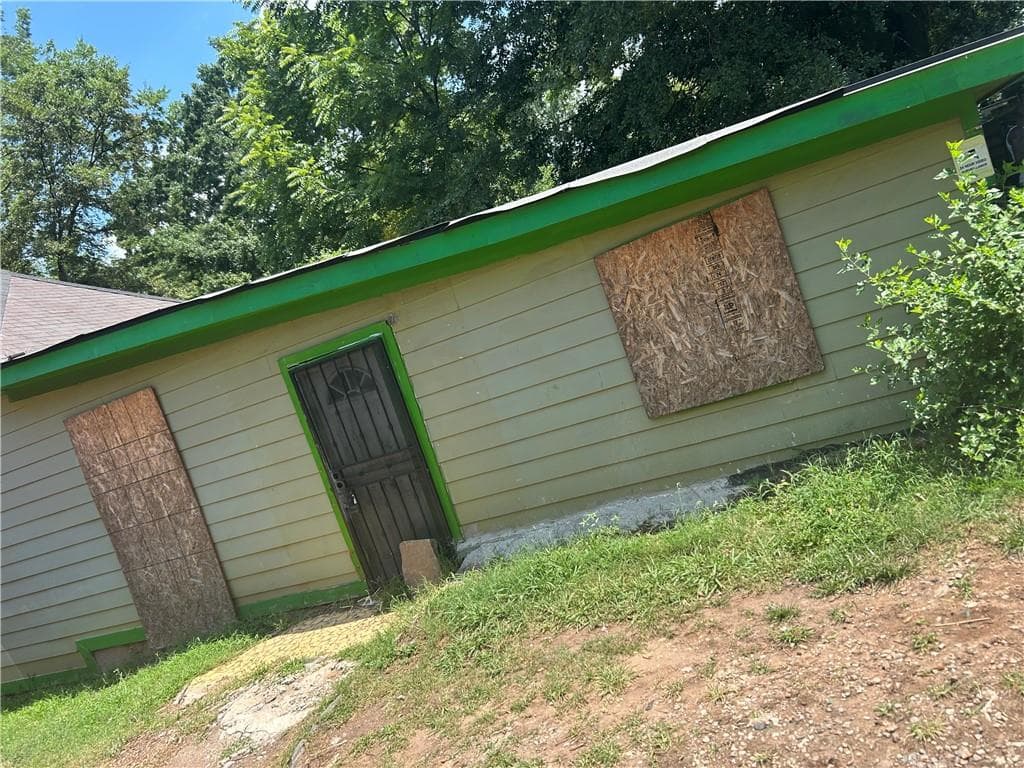 5 bedroom, 2 bathroom, 1,813 sq ft single family residence for sale at 21 Gould Street, Atlanta, GA 30315
