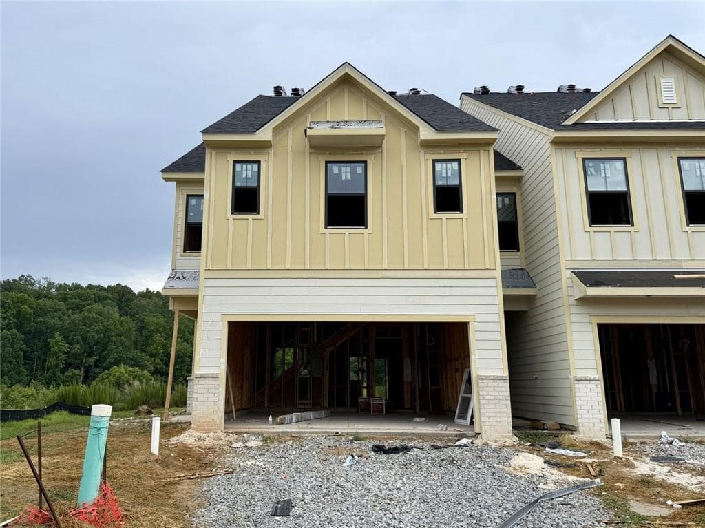 3 bedroom, 3 bathroom, 1,855 sq ft townhouse under contract at 2927 Crystal Springs Point 160, Gainesville, GA 30507