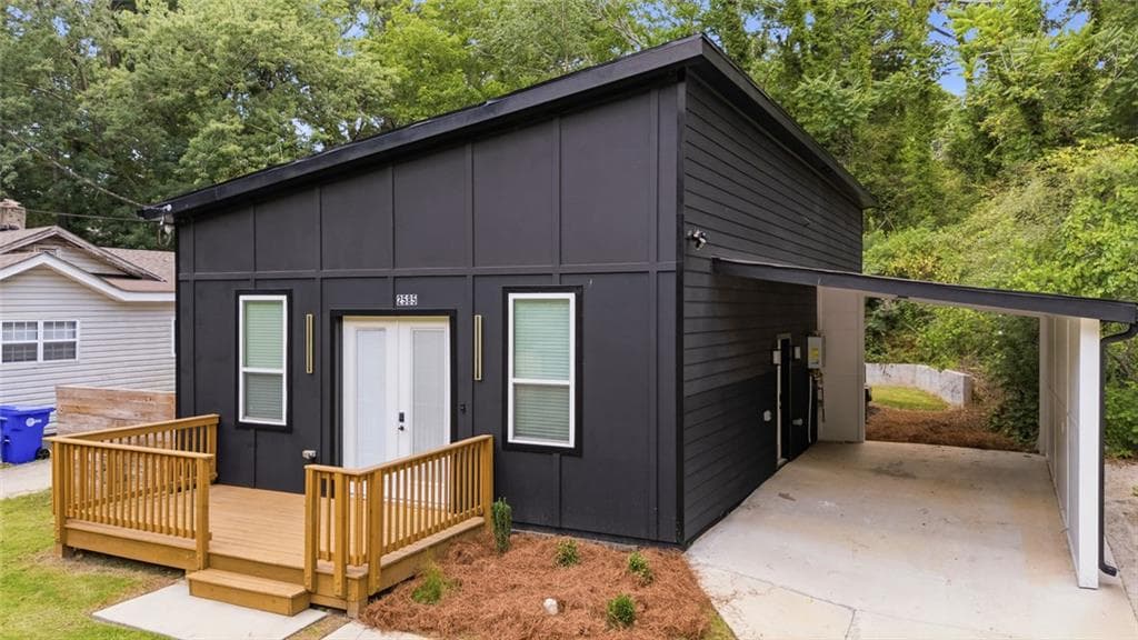 3 bedroom, 2 bathroom, 1,800 sq ft single family residence for sale at 2585 Hood Avenue, Atlanta, GA 30318