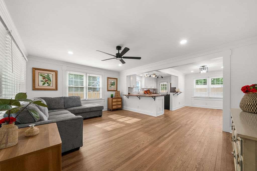 2 bedroom, 1 bathroom, 1,042 sq ft single family residence for sale at 10 Clover Street, Rome, GA 30161