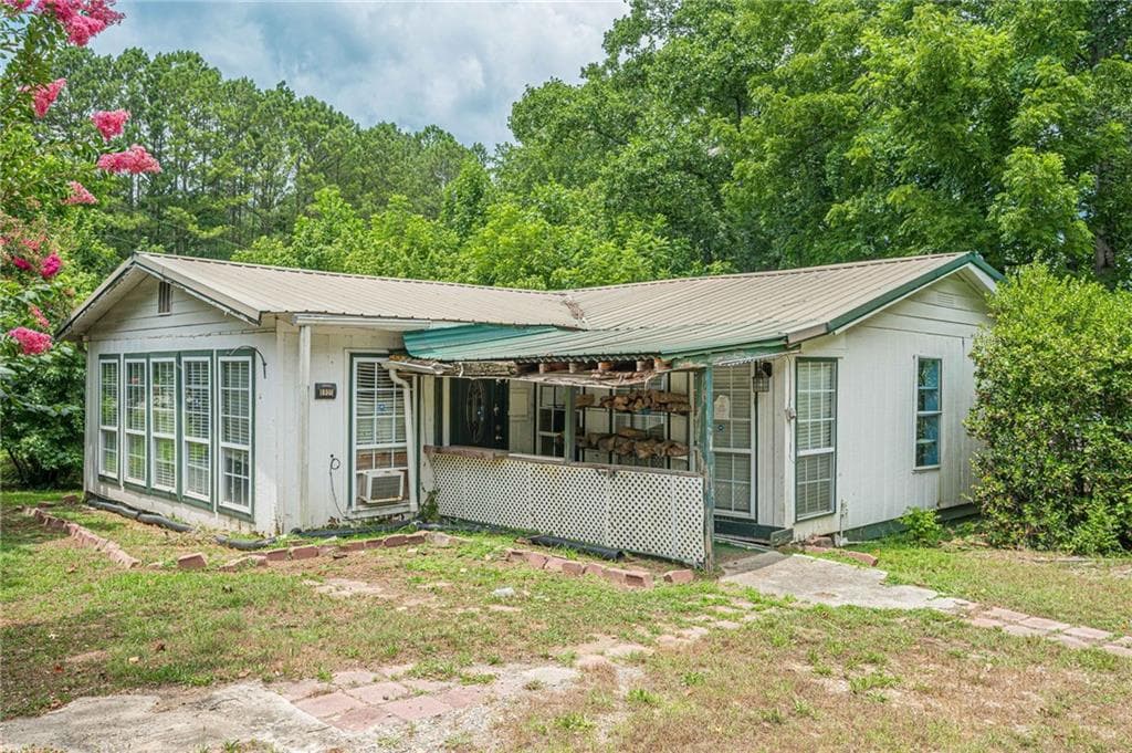 2 bedroom, 1 bathroom, 2,240 sq ft single family residence sold at 6951 Vaughn Road, Canton, GA 30115
