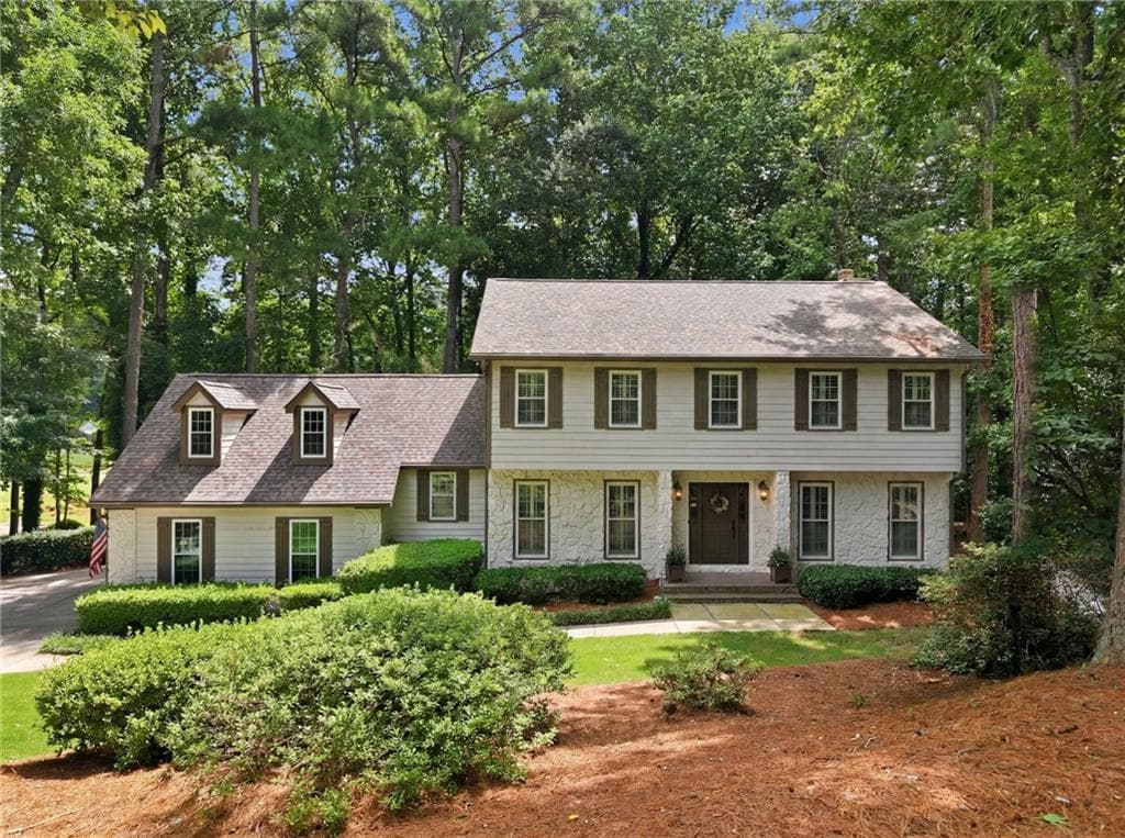 4 bedroom, 5 bathroom, 3,846 sq ft single family residence sold at 10145 Cresent Hill Lane, Roswell, GA 30076