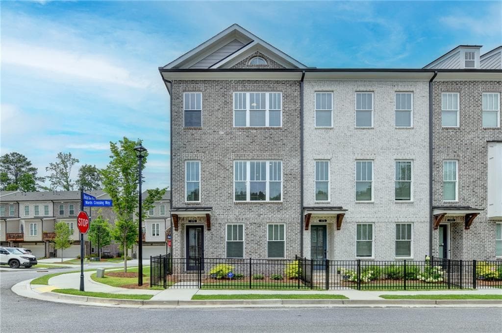 3 bedroom, 4 bathroom, 2,706 sq ft townhouse for sale at 175 Wards Crossing Way, Alpharetta, GA 30022