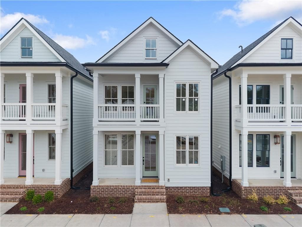 2 bedroom, 2 bathroom, 880 sq ft condominium for sale at 754 Trail View Court, Gainesville, GA 30501