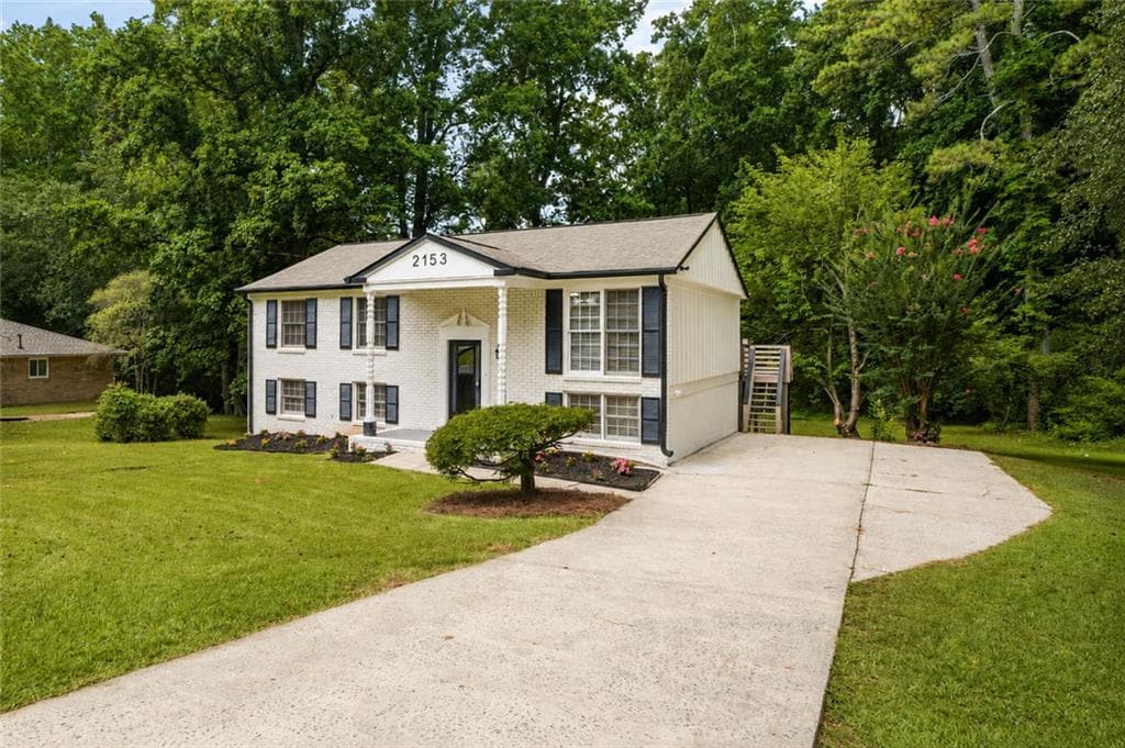 6 bedroom, 3 bathroom, 1,937 sq ft single family residence for sale at 2153 Greenhill Drive, Marietta, GA 30008