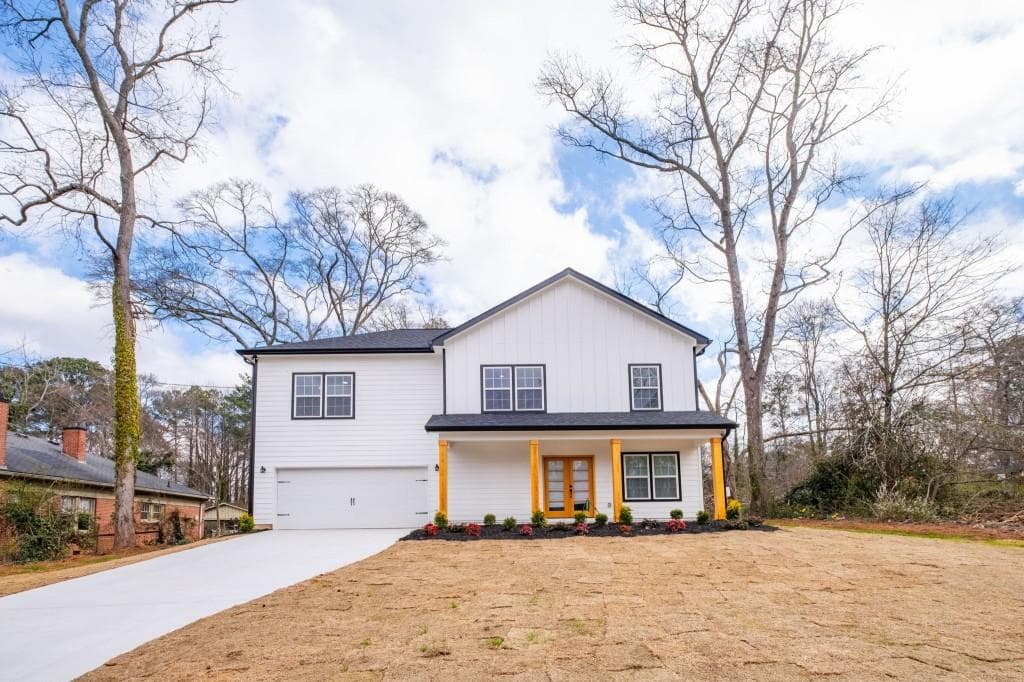 4 bedroom, 3 bathroom, 2,505 sq ft single family residence under contract at 165 Strickland Street, Fairburn, GA 30213