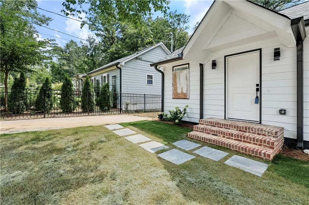 3 bedroom, 3 bathroom, 1,450 sq ft single family residence under contract at 987 Lawton Street, Atlanta, GA 30310