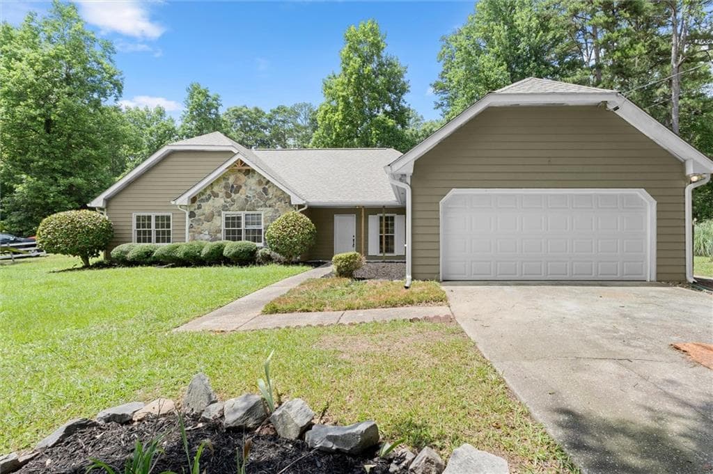4 bedroom, 3 bathroom, 2,037 sq ft single family residence under contract at 5015 Logans Run, Loganville, GA 30052