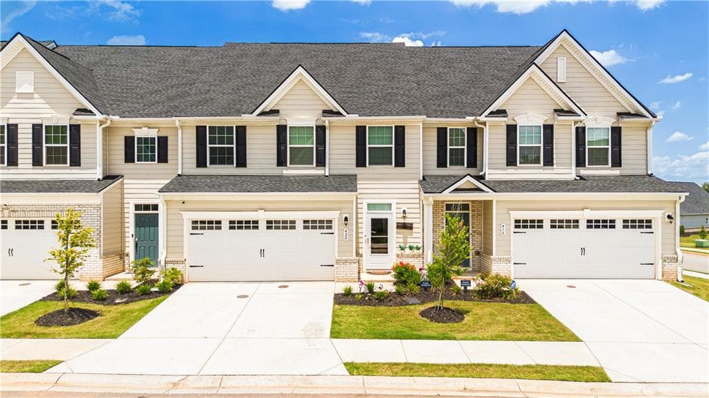3 bedroom, 3 bathroom, 2,198 sq ft townhouse for sale at 420 Bancroft Street, Mcdonough, GA 30253