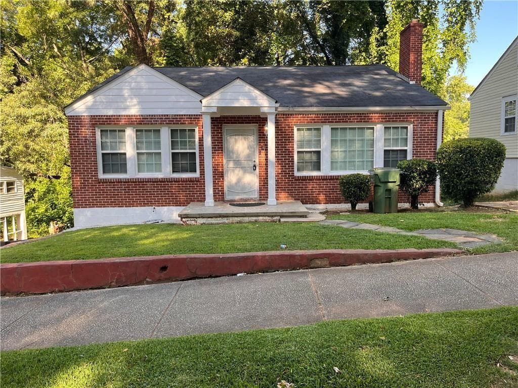 5 bedroom, 3 bathroom, 1,295 sq ft single family residence for sale at 280 Holly Road, Atlanta, GA 30314