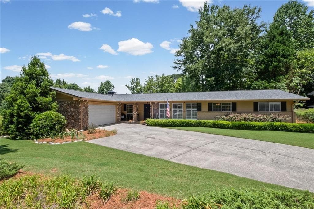 4 bedroom, 2 bathroom, 2,500 sq ft single family residence under contract at 2730 Fontainebleau Drive, Dunwoody, GA 30360
