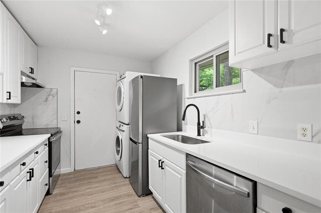 2 bedroom, 1 bathroom, 1,075 sq ft condominium for sale at 1111 Clairemont Avenue B6, Decatur, GA 30030