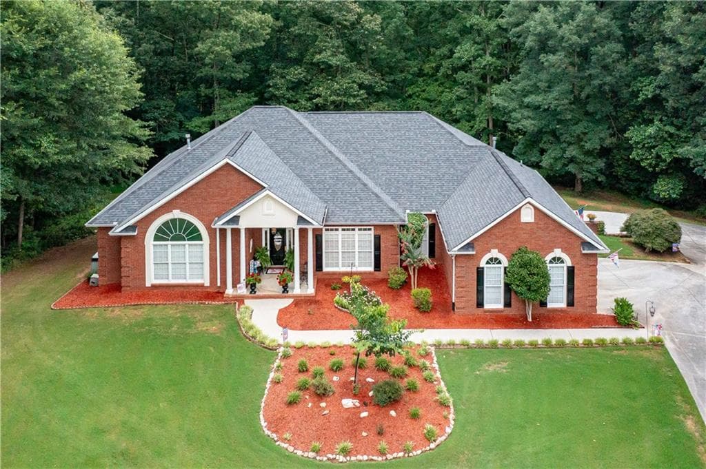 4 bedroom, 4 bathroom, 3,305 sq ft single family residence under contract at 8227 Farmington Lane, Winston, GA 30187