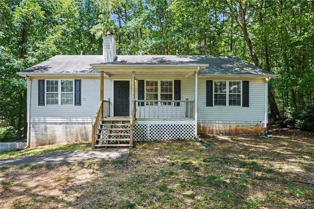 3 bedroom, 2 bathroom, 1,988 sq ft single family residence for sale at 240 Spring Circle, Senoia, GA 30276