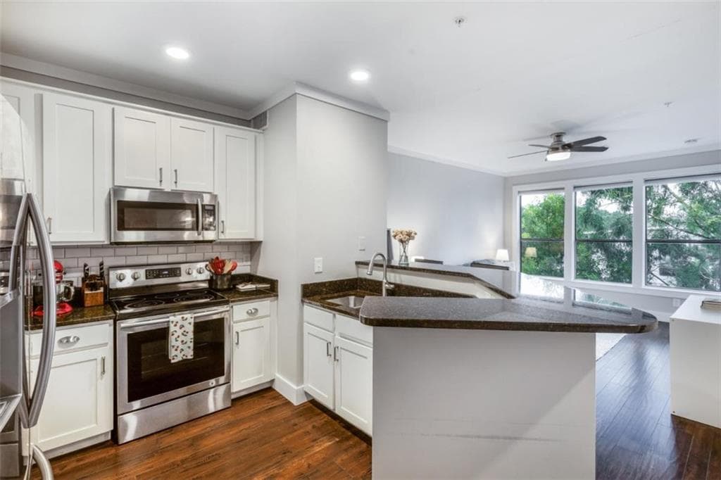 1 bedroom, 1 bathroom, 650 sq ft condominium for sale at 821 Ralph McGill Boulevard 2405, Atlanta, GA 30306