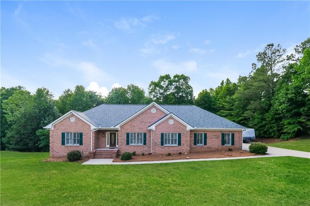3 bedroom, 3 bathroom, 3,147 sq ft single family residence for sale at 604 Clearwater Court, Mcdonough, GA 30252