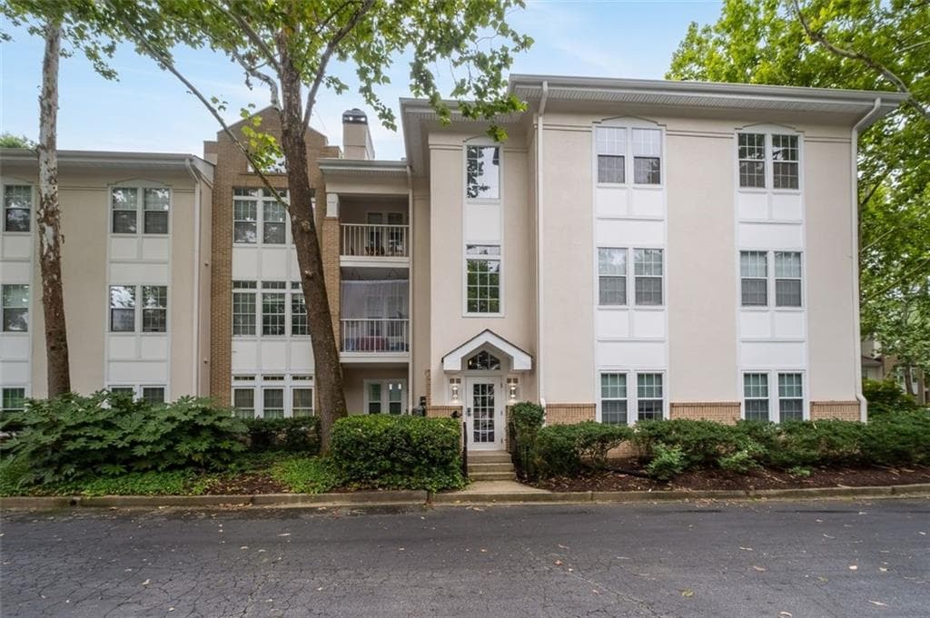 1 bedroom, 1 bathroom, 873 sq ft condominium for sale at 240 Renaissance Parkway 102, Atlanta, GA 30308