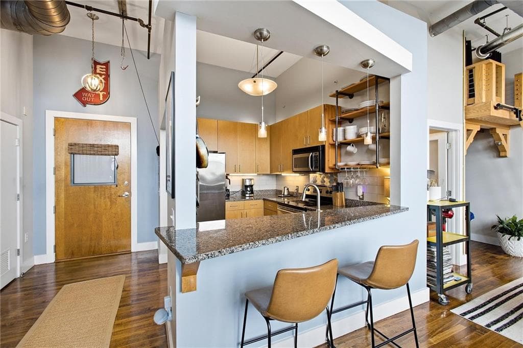 1 bedroom, 2 bathroom, 1,229 sq ft condominium sold at 600 College Street 202, Hapeville, GA 30354