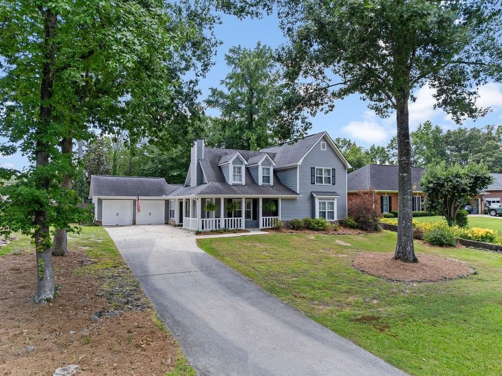 5 bedroom, 3 bathroom, 2,678 sq ft single family residence for sale at 15 Amberwood Trail, Rome, GA 30165