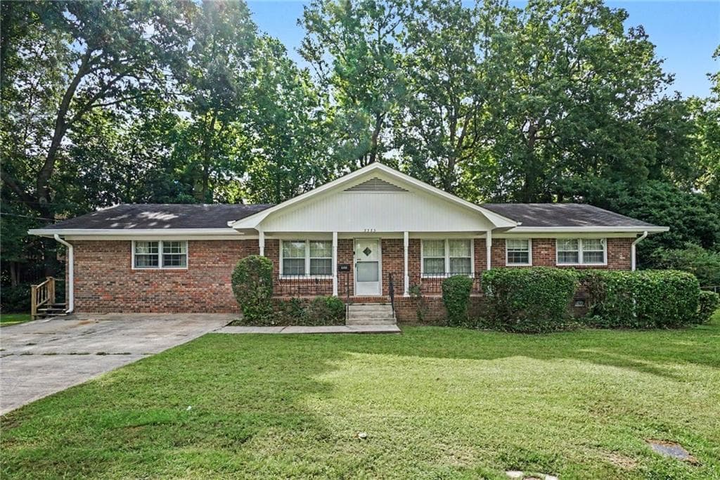 3 bedroom, 2 bathroom, 1,605 sq ft single family residence sold at 3383 Navaho Trail, Smyrna, GA 30080