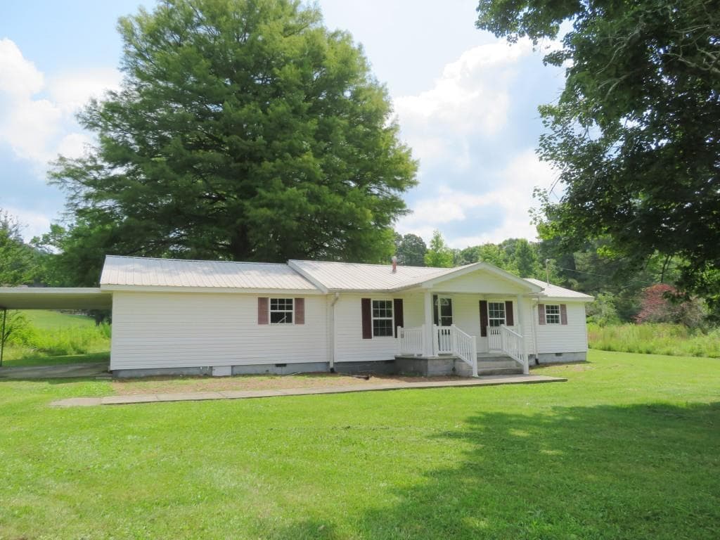 3 bedroom, 2 bathroom, 1,798 sq ft single family residence sold at 3464 Old Federal Road, Chatsworth, GA 30705