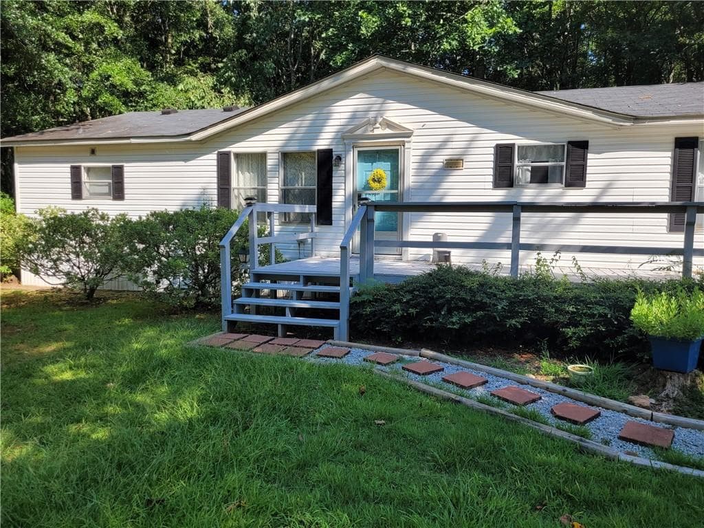 3 bedroom, 2 bathroom, 1,680 sq ft single family residence for sale at 847 Knottywood Drive, Lavonia, GA 30553