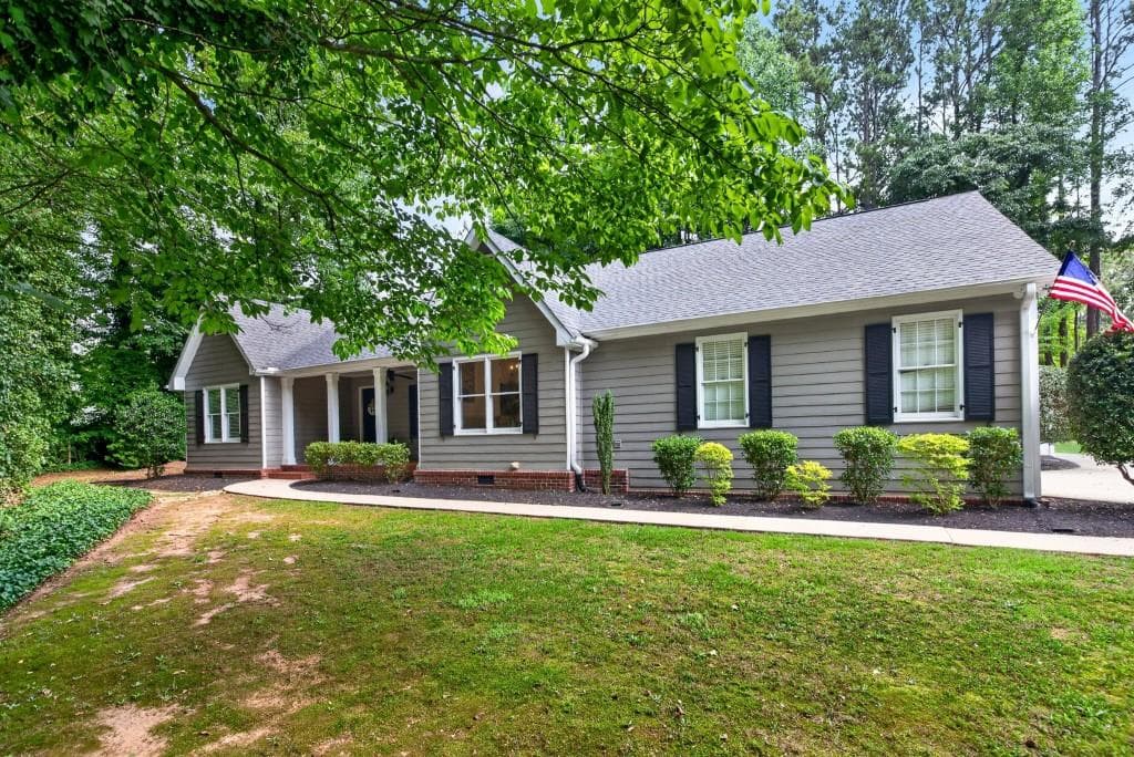 3 bedroom, 2 bathroom, 1,840 sq ft single family residence for sale at 1405 Lake Dow Road, Mcdonough, GA 30252