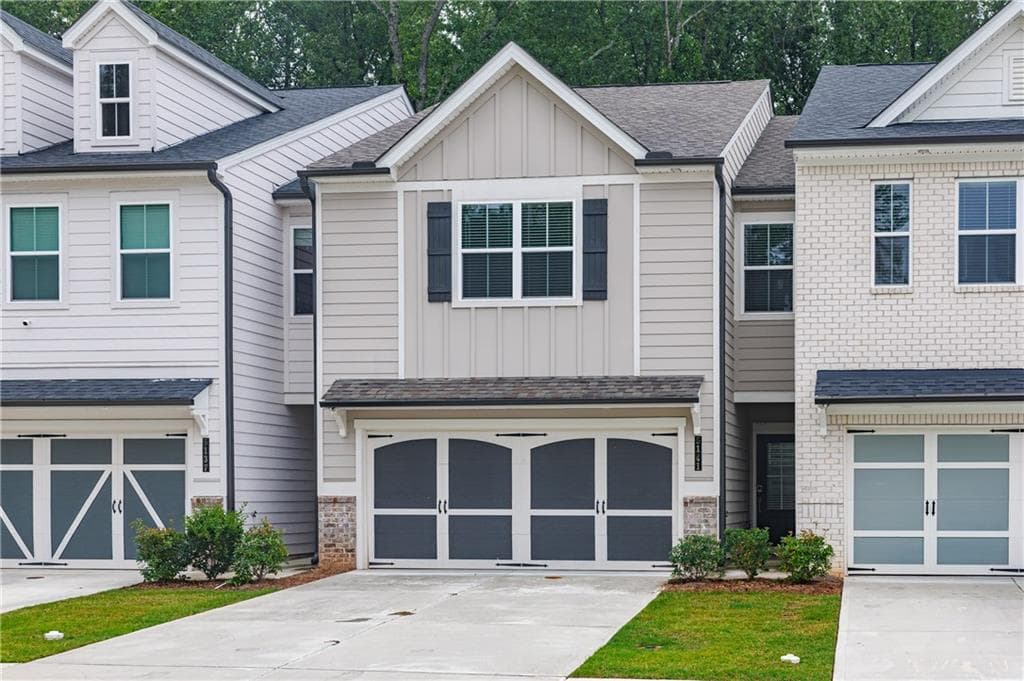 3 bedroom, 3 bathroom, 1,912 sq ft townhouse for rent at 5141 Sidney Square Drive, Flowery Branch, GA 30542 for $2,049 a month