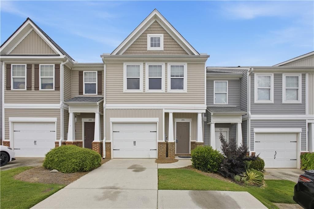 2 bedroom, 3 bathroom, 1,736 sq ft townhouse for sale at 390 Turtle Creek Drive, Winder, GA 30680