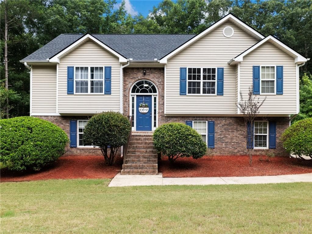 3 bedroom, 3 bathroom, 2,274 sq ft single family residence under contract at 212 Cobblestone Lane, Mcdonough, GA 30252