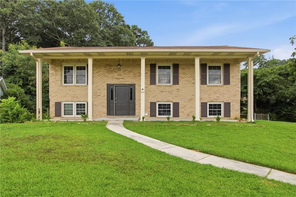 3 bedroom, 2 bathroom, 1,719 sq ft single family residence under contract at 2442 Wakefield Cove, Morrow, GA 30260